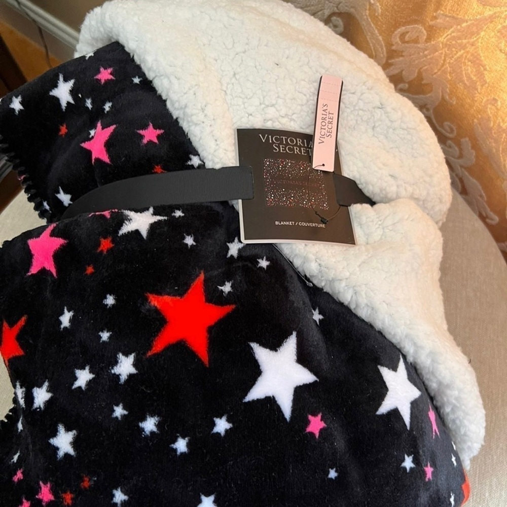 New never open plush blanket black w stars